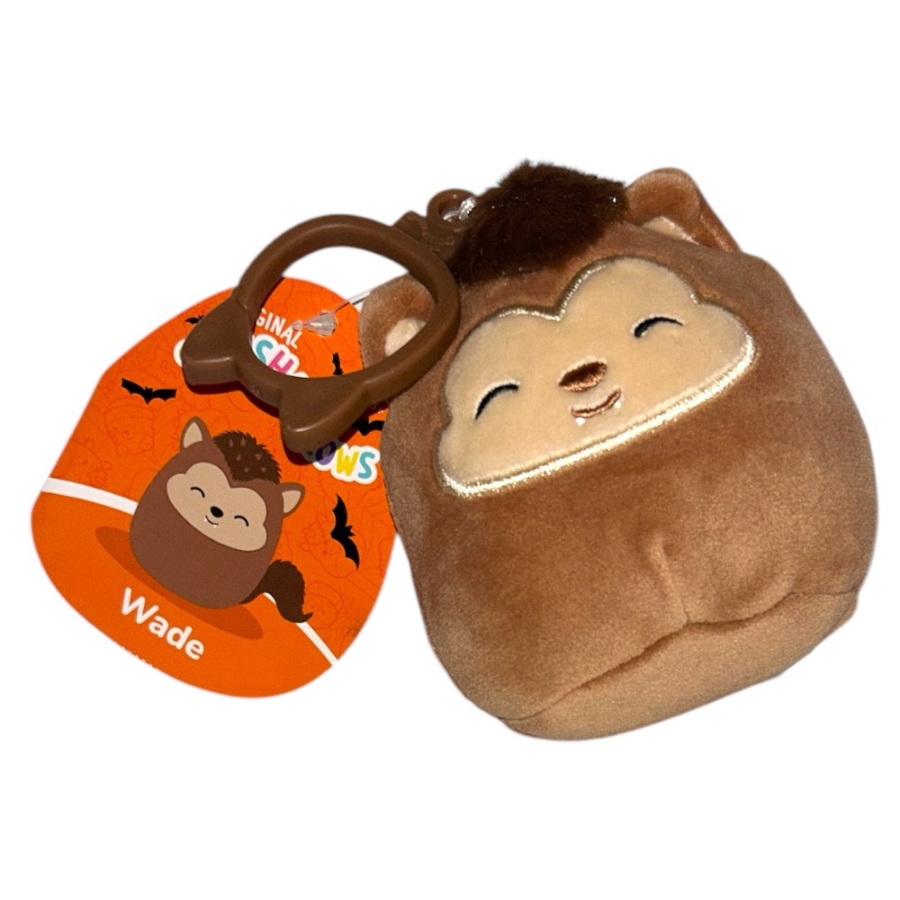 Squishmallows Wade Werewolf fuzzAmallow w/eyes closed and fangs Keychain S3